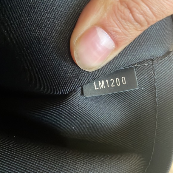 Louis Vuitton Laptop Holder Black monogram - Picture 5 of 5